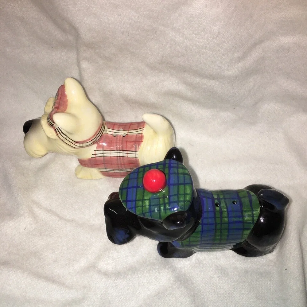 Westland Kissing 2006 Scottish Terrier Dog Magnetic‎ Salt & Pepper Shakers
